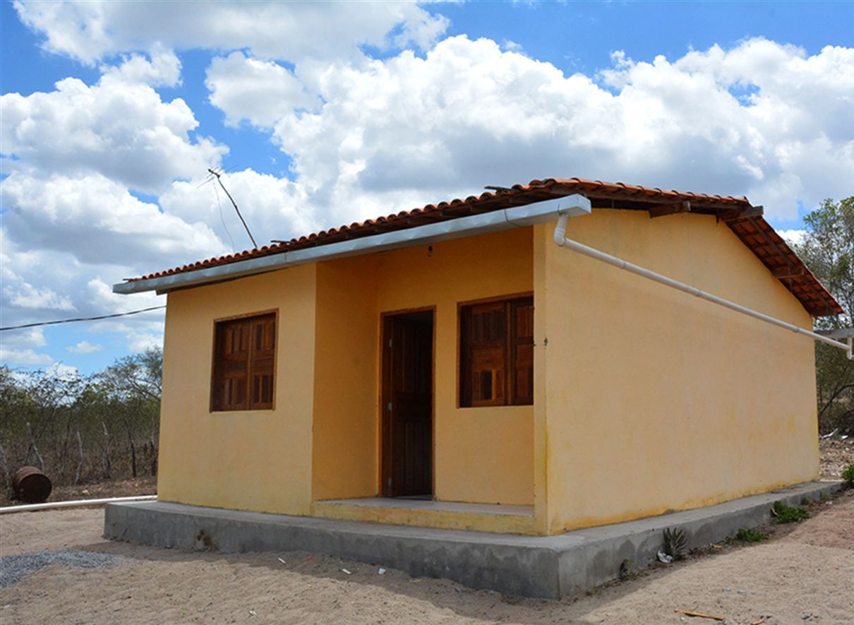 . O certificado contém informações sobre o titular, a área, a localização, a exploração e a classificação fundiária do imóvel rural